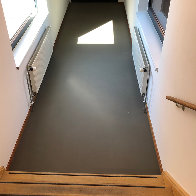 foto van het egalliseren van een vloer door Vorega